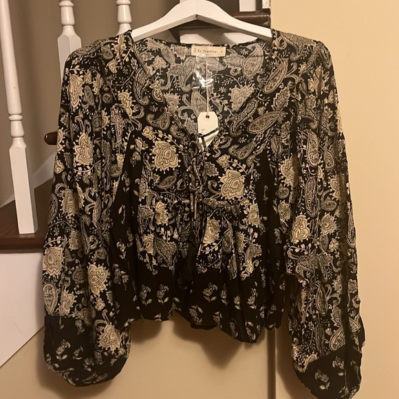 Brand new beautiful spring top - Picture 2 of 5